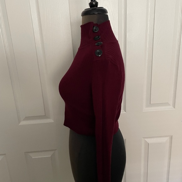 Burgundy ribbed turtleneck sweater - Picture 3 of 3